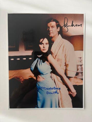 James Bond 007: Live And Let Die - Rare double signed photo, Nieuw