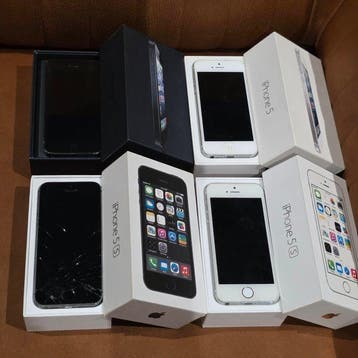Apple iPhone 5 and 5S NO RESERVE PRICE - iPhone (4) - In, Nieuw