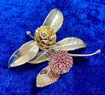 Pierre - Beeldje - Chrysanthemum-style Flowers (2) - .925, Antiek en Kunst, Antiek | Goud en Zilver