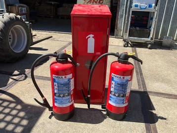 Brandblusser 2x met kast (Opslag, Diverse), Verzenden