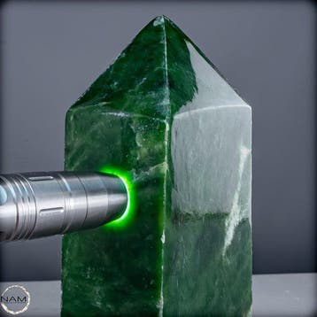 Natuurlijke hoogwaardige jade-nephriet Kristall-Obelisk,