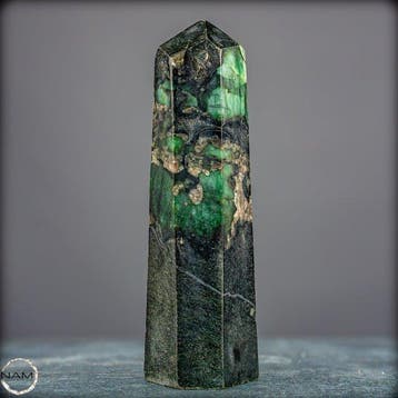 Majestueus smaragdobelisk uit de legendarische Muzo-mijn –