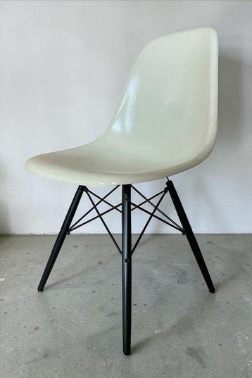 Herman Miller, Vitra - Charles & Ray Eames - Stoel - DSW -
