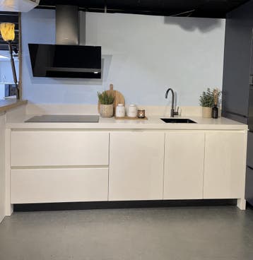 Showr keuken, greeploos, Graniet blad, incl apparaten, Huis en Inrichting, Keuken | Complete keukens, Ophalen, Wit, Enkelwandige keuken