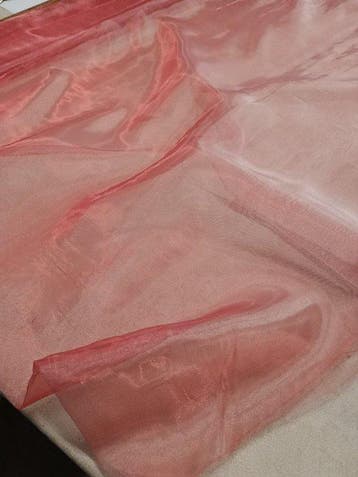 Spettacolare Taglio di Tessuto Organza Cangiante Rosa Antico
