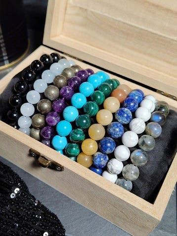 Collectie armbanden malachiet, turkoois, aquamarijn, lapis