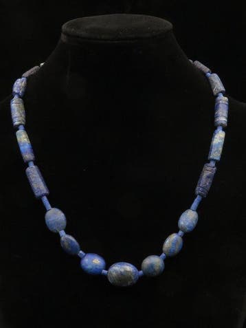 Oud-Bactriaans Ketting gemaakt van lapis lazuli kralen - 44, Sieraden, Tassen en Uiterlijk, Antieke sieraden