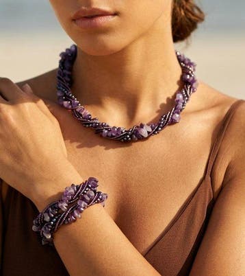 Zesrijige ketting en armband met amethisten en kristallen -