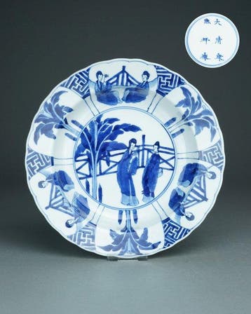 Bord - Porselein - Lange Lijzen / Meiren - China - Kangxi