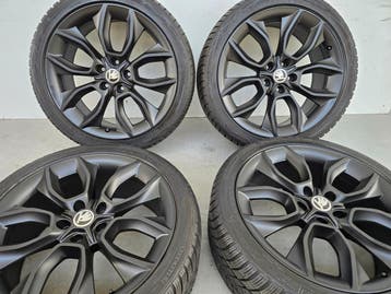 Skoda Karoq Superb VW Passat 19 inch NIEUWE Winterbanden, 19 inch, Banden en Velgen, Nieuw, 235 mm