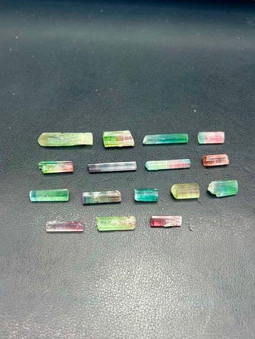 tweekleurige tourmalijn Kristalen - Hoogte: 27 mm - Breedte:, Verzamelen, Mineralen en Fossielen