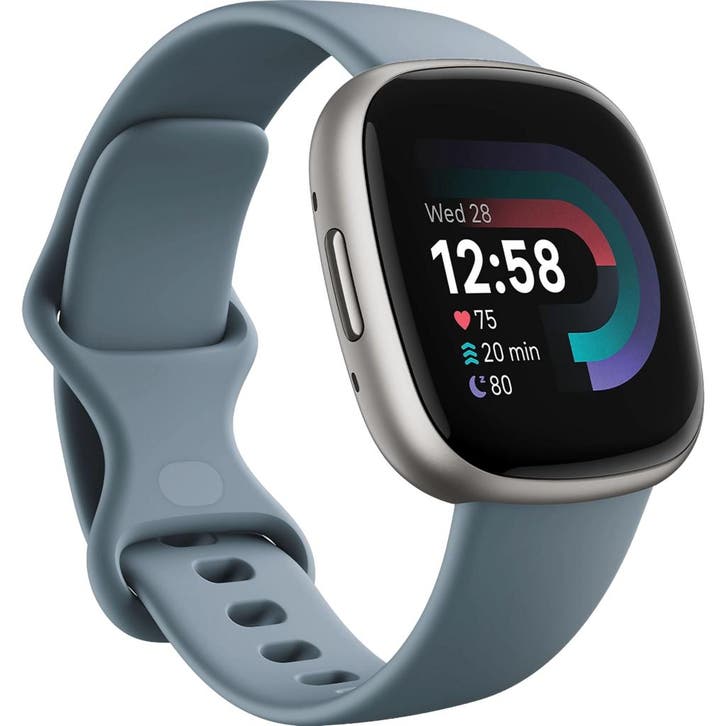 Fitbit Versa 4 - Blauw, Telecommunicatie, Wearable-accessoires, Refurbished, Verzenden