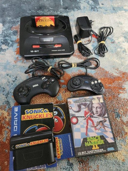 Sega - Master System - with 2 Controllers & 3 Games -, Spelcomputers en Games, Spelcomputers | Overige Accessoires