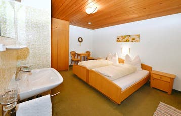 Vakantiehuis Montafon met meerdere appartementen (26 bedden), 4 of meer slaapkamers, Bemiddelingsbureau, Dorp, Vorarlberg