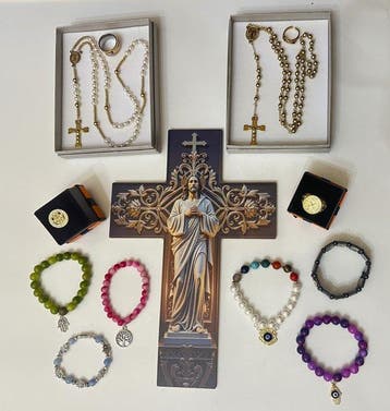 Themacollectie - Religieuze collectie met kruis; Hand van