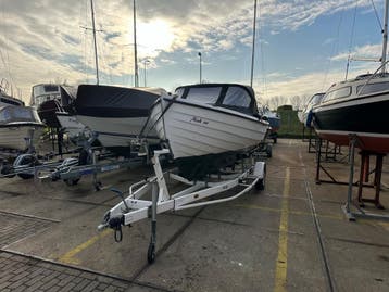 Mooie sloep Kungs-Jullen incl trailer € 12.900,-, Overige merken, Kunststof, Binnenboordmotor, 1.00 - 1.50 meter
