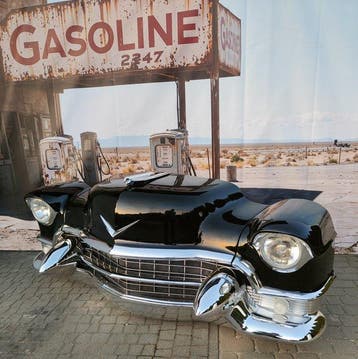 Chevrolet - Secretaire - voorkant van een Cadillac-replica -