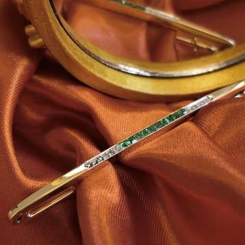 Gouden lange smalle broche met smaragd en diamanten; ca...., Gebruikt, Ophalen of Verzenden, Met edelsteen, Goud