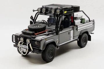 Kyosho 1:18 - Modelauto - Land Rover Defender Movie Edition, Nieuw
