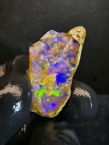 23cts Crystal Opal Specimen Ruw- 4.74 g