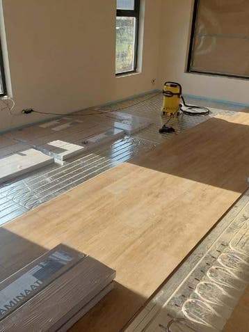Vloerverwarming op houten vloer met 25 mm hoog alu proplaat, Verzenden, Nieuw, 800 watt of meer, Overige typen