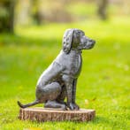 Figuur - Beeld van een teckel in zittende houding - metaal