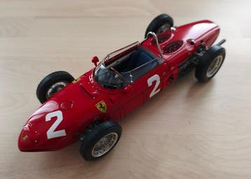 CMC 1:18 - Modelauto - Ferrari Dino 156 F1 Sharknose Phil, Nieuw
