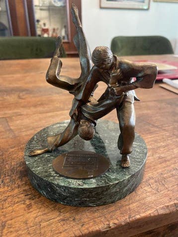 Beeld, de worp - 15 cm - Brons, Marmer - 2012