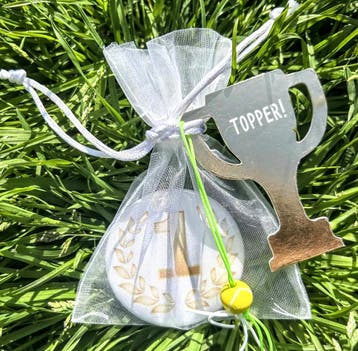 Traktatie met 3 kauwgom tennis balletjes en gelukspoppetje, Ophalen of Verzenden, Nieuw, Overige typen