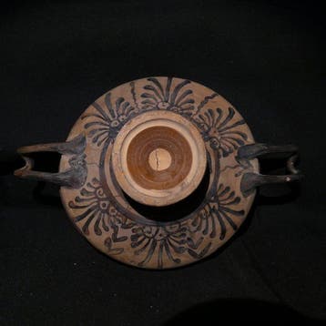 Oud-Grieks Aardewerk Kylix. 26,5 cm L. 4e eeuw v.Chr.