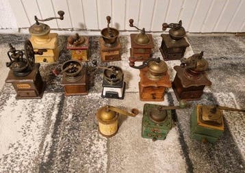 Koffiemolen (13) - Hout, Messing, Metaal