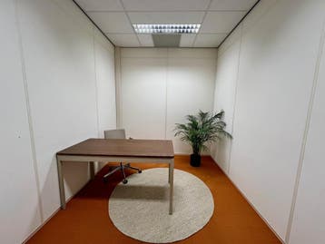 Kantoorruimte 8m/2 in het centrum van Leeuwarden, Huur, Bedrijfsruimte