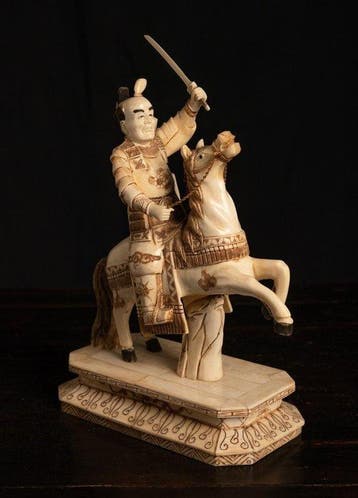 Guerrier chinois à cheval — Os sculpté main —