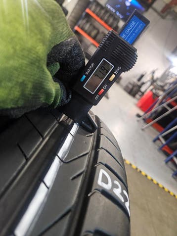 255/40/21--235/45/21 102T+ PIRELLI D22 AO SCORP 7/7,1MM DEMO, Auto-onderdelen, Banden en Velgen, Ophalen, Gebruikt, 255 mm, 21 inch