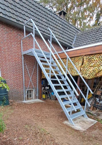 Stalen trap op maat voor buiten, snel geleverd., Verzenden, Nieuw, Trap, 2 tot 4 meter