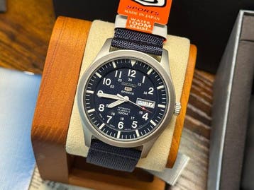 Seiko - 5 Sports Automatic Field date JDM - Zonder