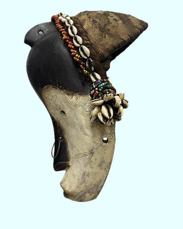 Fang Mvai/Betsi-masker met kaolienverf en