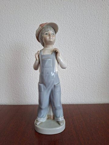 Beeldje - Boy from Madrid (nummer 4898) - Porselein