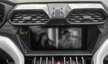 Lamborghini Urus carbon dashboard navigatiehoes, Verzenden