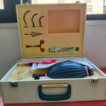 Medicijnkastje - Celluloïde - EHBO-koffer - eerstehulpkoffer, Antiek en Kunst, Antiek | Wandborden en Tegels