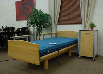 Hoog laag bed | Senioren bed | Ziekenhuis bed | Zorg bed, Zo goed als nieuw, Verstelbaar