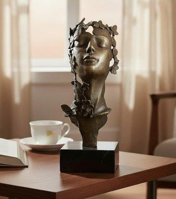 Milo (1910-1978) - sculptuur, Dreaming Female Surrounded by