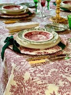 Tafelkleed van toile de Jouy met klassieke scènes, rood op
