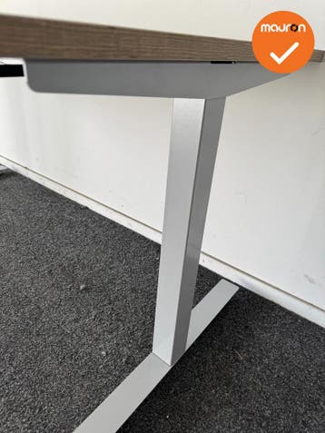 LINAK slinger zit-sta bureau - 160x80cm - Zilvergrijs ond..., Werkplek, Ophalen of Verzenden, Gebruikt, Bureau