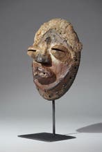 Een houten masker - oorlog - Ivoorkust (Zonder minimumprijs)
