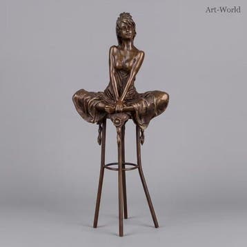 Beeld, Brons sculptuur van een vrouw op barkruk 27 cm - 27