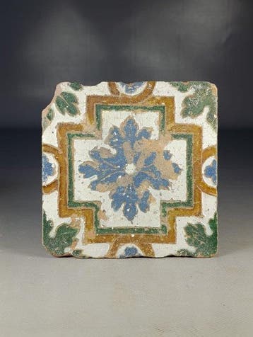 Tegel - Geometrische decoratie en Fleur-de-Lys – Renaissance