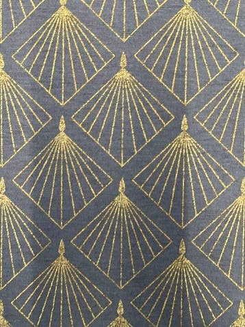 Dubbel breed. Stof in art-nouveau-stijl met gouden brokaat