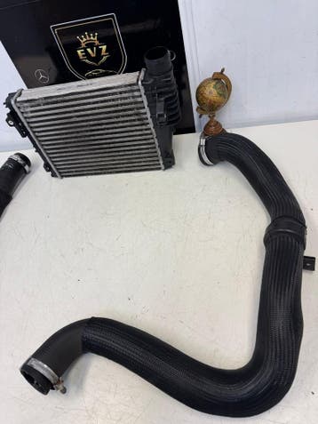 Toyota Pro-Ace bj.2018 intercooler met 2 intercooler slangen, Gebruikt, Toyota