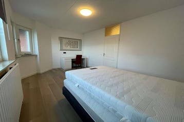 Appartement Weena in Rotterdam, Huizen en Kamers, Rotterdam, Via bemiddelaar, Appartement, Rotterdam